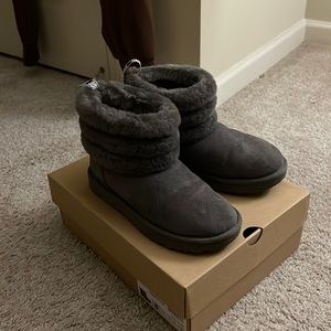 Grey short Uggs